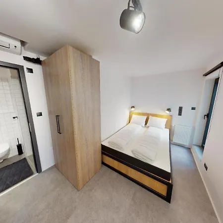 Apartment In 7 *