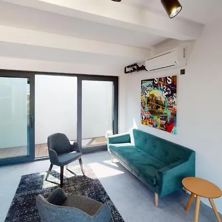 In 7 * Budapest