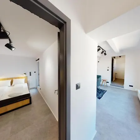 Apartment In 7