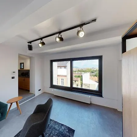 In 7 Apartment