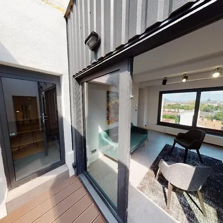 In 7 * Budapest