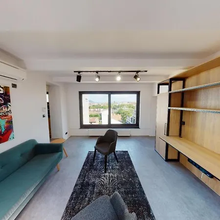 In 7 Apartment *