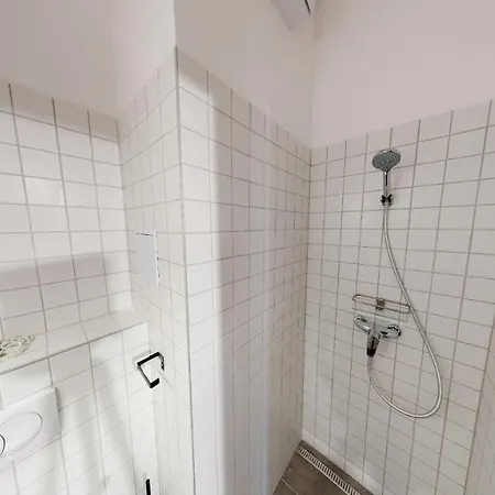 In 7 Apartment